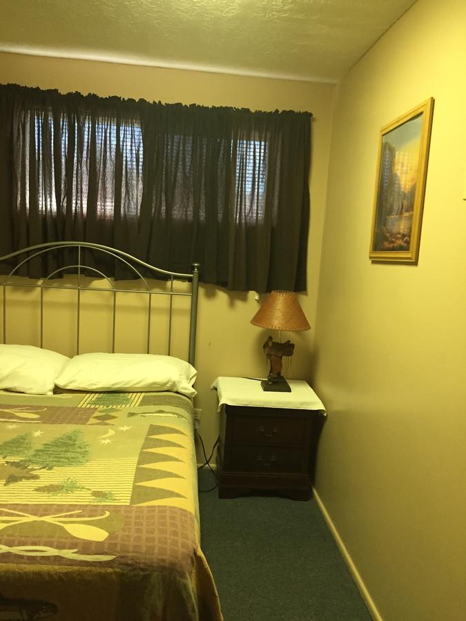 Harrison Inn Duchesne Екстер'єр фото