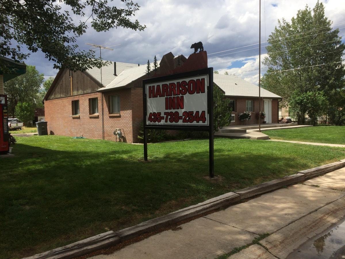 Harrison Inn Duchesne Екстер'єр фото